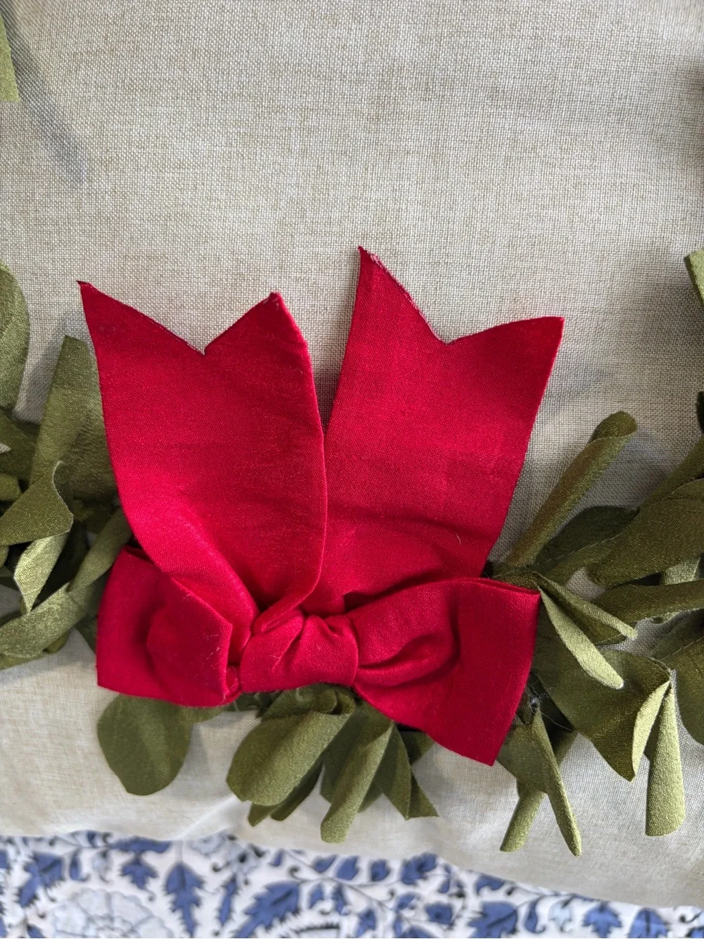 N/A festive pillow